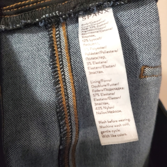 Spanx - 20231R Cropped Flare Denim Jeans - Size S - Picture 6 of 7